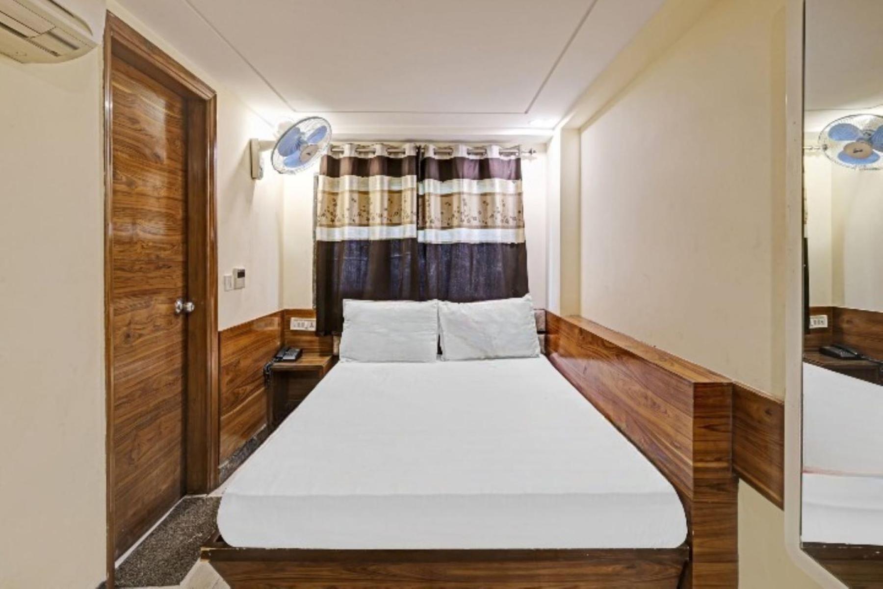 Hotel Keshew International ニューデリー エクステリア 写真